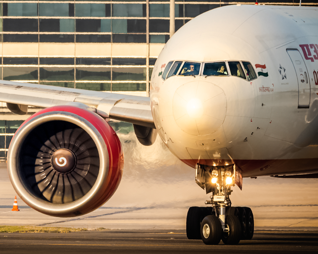 Full size: Air India  Boeing 777-300ER VT-ALK at Indira Gandhi International Airport